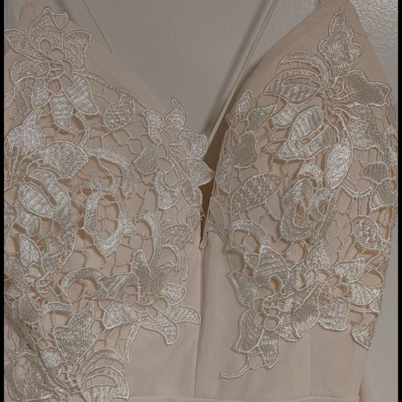 Beautiful ball gown - Picture 3 of 9